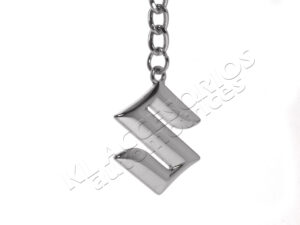 VISTA DEL LLLAVERO SUZUKI DISEÑO 3D COLGANDO