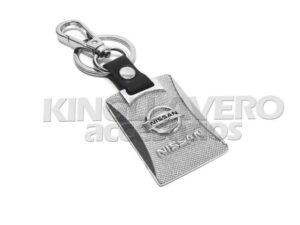 LLAVERO NISSAN, ACABADO EN CROMO CON PIEL GENUINA