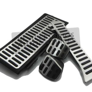 SET QUE INCLUYE CUBRE PEDALES Y POSAPIE COMPATIBLES CON VOLKSWAGEN JETTA MK6 Y PASSAT CC, FACIL INSTALACION, CUMPLE CON LAS ESPECIFICACIONES DEL VEHICULO, HECHO DE ALUMINIO CON PLASTICO VULCANIZADO.