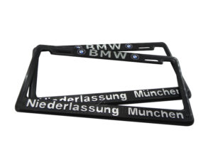 SET DE 2 PORTA PLACAS BMW NIEDERLASSUNG MUNCHEN, LETRAS EN RELIEVE