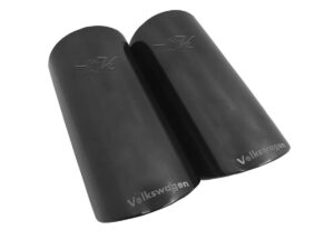 Set que incluye 2 terminales salidas de escape deportivas acabado negro brillante hechas de acero inoxidable, el terminado es quimico y no se despintan con el paso del tiempo, compatibles con Jetta Mk6, Beetle 2012 en adelante, Golf Mk7 y cualquier vehiculo con diametro en el escape con 68 mm.