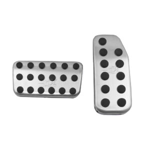 FACIL INSTALACION SOLO SE RETIRAN LAS GOMAS ORIGINALES Y SE COLOCAN ESTOS, HECHOS DE ALUMINIO CON CAUCHO VULCANIZADO, MEJORA LA APARIENCIA INTERIOR DEL VEHICULO Y AYUDA A LA CONDUCCIÓN PORQUE SE ADHIEREN MEJOR AL ZAPATO.