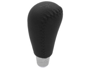 FORRO EN VINIPIEL CON COSTURAS DEPORTIVAS, BASE CROMADA, SE INSTALA ATORNILLANDOLA SOBRE EL TUBO DE LA PALANCA.