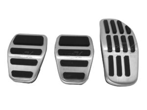 FACIL INSTALACION SOLO SE RETIRAN LAS GOMAS ORIGINALES Y SE COLOCAN ESTOS, HECHOS DE ALUMINIO CON CAUCHO VULCANIZADO, MEJORA LA APARIENCIA INTERIOR DEL VEHICULO Y AYUDA A LA CONDUCCIÓN PORQUE SE ADHIEREN MEJOR AL ZAPATO.