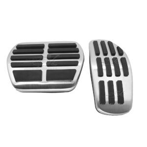 FACIL INSTALACION SOLO SE RETIRAN LAS GOMAS ORIGINALES Y SE COLOCAN ESTOS, HECHOS DE ALUMINIO CON CAUCHO VULCANIZADO, MEJORA LA APARIENCIA INTERIOR DEL VEHICULO Y AYUDA A LA CONDUCCIÓN PORQUE SE ADHIEREN MEJOR AL ZAPATO.