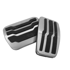 FACIL INSTALACION SOLO SE RETIRAN LAS GOMAS ORIGINALES Y SE COLOCAN ESTOS, HECHOS DE ALUMINIO CON CAUCHO VULCANIZADO, MEJORA LA APARIENCIA INTERIOR DEL VEHICULO Y AYUDA A LA CONDUCCIÓN PORQUE SE ADHIEREN MEJOR AL ZAPATO.