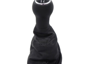 FUNDA CUBREPOLVO HECHA DE VINIPIEL CON MARCO DE PLÁSTICO Y POMO CON FORRO EN VINIPIEL, FÁCIL INSTALACIÓN, LA MEJOR OPCIÓN PARA REEMPLAZAR TU PALANCA DESGASTADA, PRODUCTO GENÉRICO CON CALIDAD GARANTIZADA.