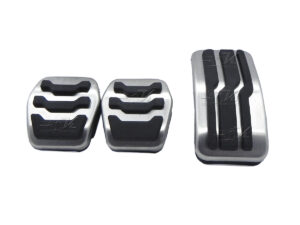 PRODUCTO GENERICO, HECHOS DE ALUMINIO CON CAUCHO VULCANIZADO, CUMPLEN CON LAS ESPECIFICACIONES ORIGINALES DEL VEHICULO, SE INSTALAN DE LA MISMA MANERA QUE LOS CUBRE PEDALES DE HULE ORIGINALES, MEJORA LA APARIENCIA DEL INTERIOR DEL VEHICULO. CALIDAD GARANTAIZADA.