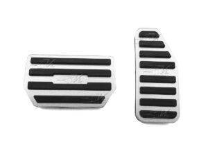 PRODUCTO GENERICO, HECHOS DE ALUMINIO CON CAUCHO VULCANIZADO, CUMPLEN CON LAS ESPECIFICACIONES ORIGINALES DEL VEHICULO, SE INSTALAN DE LA MISMA MANERA QUE LOS CUBRE PEDALES DE HULE ORIGINALES, MEJORA LA APARIENCIA DEL INTERIOR DEL VEHICULO. CALIDAD GARANTAIZADA.