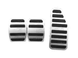 PRODUCTO GENERICO, HECHOS DE ALUMINIO CON CAUCHO VULCANIZADO, CUMPLEN CON LAS ESPECIFICACIONES ORIGINALES DEL VEHICULO, SE INSTALAN DE LA MISMA MANERA QUE LOS CUBRE PEDALES DE HULE ORIGINALES, MEJORA LA APARIENCIA DEL INTERIOR DEL VEHICULO. CALIDAD GARANTAIZADA.