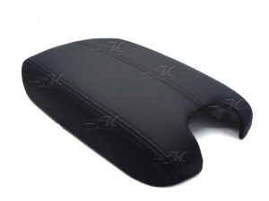 Forro en Vinipiel costura negro, color negro, reemplazo genérico que cumple con las especificaciones del vehículo, se retira la original y se coloca de la misma manera.