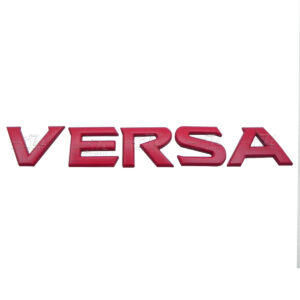 EMBLEMA VERSA EN COLOR ROJO FABRICADO EN METAL, MÁXIMA DURACIÓN Y ACABADOS DE CALIDAD, SE PEGAN SOBRE LA SUPERFICIE PREVIAMENTE LIMPIA.