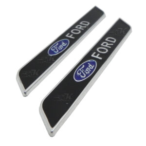 Incluye 2 emblemas fabricados en metal que se pueden instalar en las salpicaderas del vehículo, acabado de lujo super resistentes a climas extremos, solo se adhieren limpiando previamente la superficie.