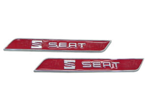 Incluye 2 emblemas fabricados en metal que se pueden instalar en las salpicaderas del vehículo, acabado de lujo super resistentes a climas extremos, solo se adhieren limpiando previamente la superficie.