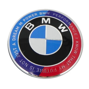 Emblema para cofre edición performance para BMW, mide 82 mm de diametro, fabricado en plástico con adherente para su instalación.