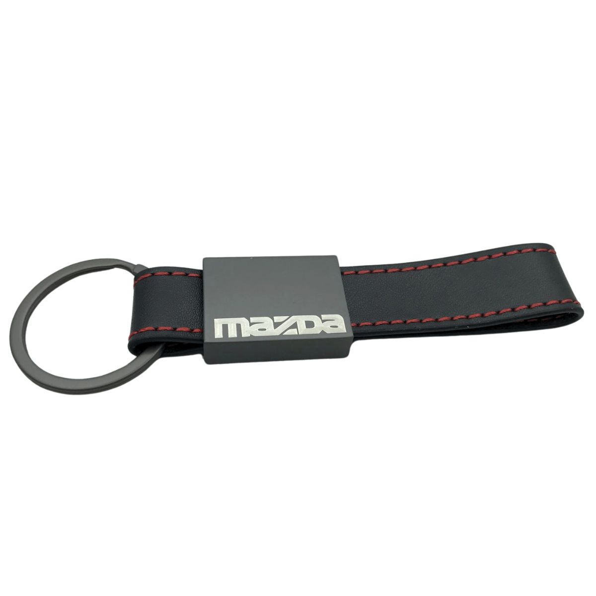 Piel Genuina de Alta Calidad: Fabricado con la mejor piel de cuero para garantizar durabilidad y un tacto suave. Un accesorio premium que mejora con el tiempo. Diseño Deportivo y Sofisticado: Las costuras rojas cosidas a mano aportan un toque vibrante, deportivo y distintivo, haciendo juego perfecto con el espíritu dinámico de tu Cadillac Escalade Lyriq, CT4, CT5, XT4, XT5. Grabado Láser de Precisión: Ofrecemos grabado láser para que puedas personalizar tu llavero con tu nombre, iniciales, o el modelo de tu coche Cadillac. El grabado es permanente y de alta definición.