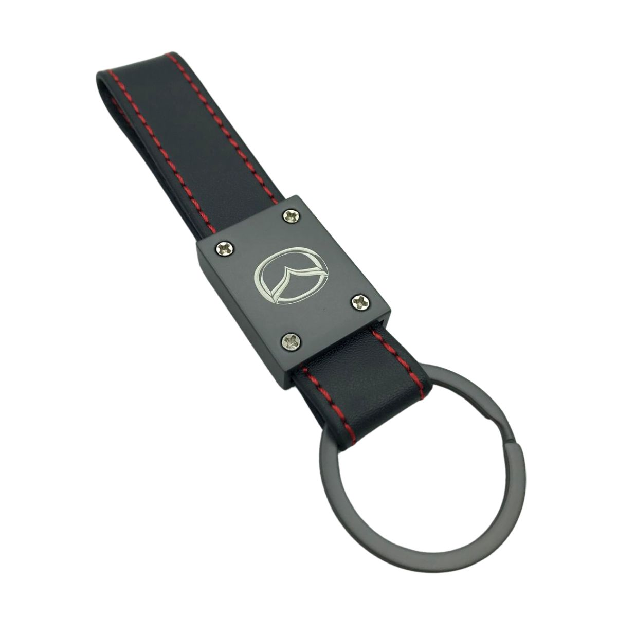 Piel Genuina de Alta Calidad: Fabricado con la mejor piel de cuero para garantizar durabilidad y un tacto suave. Un accesorio premium que mejora con el tiempo. Diseño Deportivo y Sofisticado: Las costuras rojas cosidas a mano aportan un toque vibrante, deportivo y distintivo, haciendo juego perfecto con el espíritu dinámico de tu Cadillac Escalade Lyriq, CT4, CT5, XT4, XT5. Grabado Láser de Precisión: Ofrecemos grabado láser para que puedas personalizar tu llavero con tu nombre, iniciales, o el modelo de tu coche Cadillac. El grabado es permanente y de alta definición.